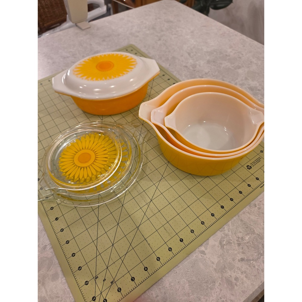 Vintage Pyrex Sunflower Daisy Cinderella Casserole Set 473 474 475 043 with Lids